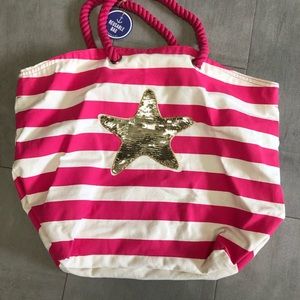 NWT Brand new tote w sequined star!! Perfect for beach or any outing! So cute!!💕
